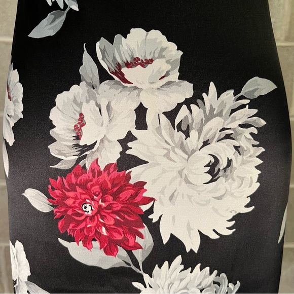 White House Black Market sleeveless dress. - Picture 7 of 12